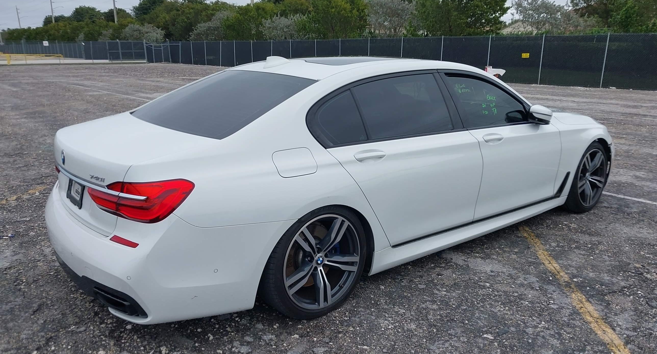 BMW 740I 2019 White vin: WBA7E2C57KB218508