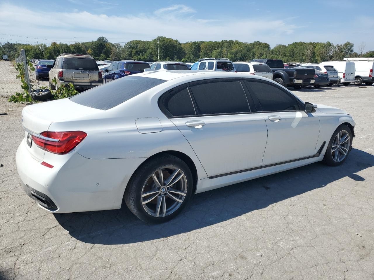 BMW 740I 2017 White vin: WBA7E2C55HG739366