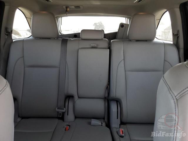 Toyota Highlander 2018 White vin: 5TDJGRFH2JS043075