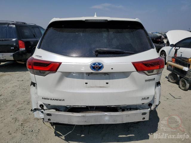 Toyota Highlander 2018 White vin: 5TDJGRFH2JS043075