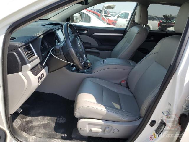 Toyota Highlander 2018 White vin: 5TDJGRFH2JS043075