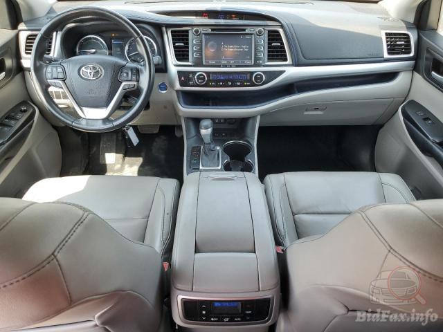 Toyota Highlander 2018 White vin: 5TDJGRFH2JS043075